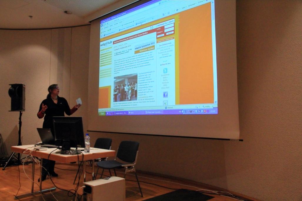 Martina Rüdiger stellt den webgrrls.de e.V. vor